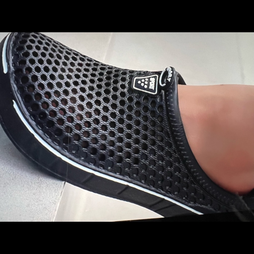 Indoor/outdoor shoes, great for beach, gardening & more Comfortable, lightweight